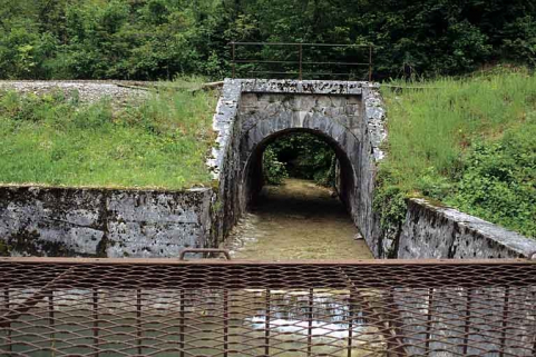 Tête aval (est) du pont. © Région Bourgogne-Franche-Comté, Inventaire du patrimoine