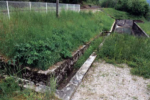 Canal reliant l'aqueduc au réservoir. © Région Bourgogne-Franche-Comté, Inventaire du patrimoine