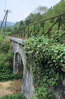 Vue en enfilade, depuis le côté La Cluse (ouest). © Région Bourgogne-Franche-Comté, Inventaire du patrimoine