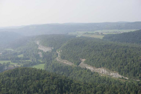 Vue aérienne de la voie à l'emplacement de la gare de Syam, depuis le nord-est. © Région Bourgogne-Franche-Comté, Inventaire du patrimoine Vue aérienne de la voie à l'emplacement de la gare de Syam, depuis le nord-est. © Région Bourgogne-Franche-Comté, Inventaire du patrimoine