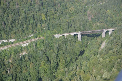Vue aérienne, depuis l'est. © Région Bourgogne-Franche-Comté, Inventaire du patrimoine