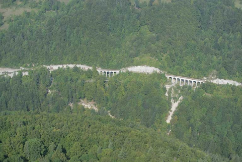 Vue aérienne des deux viaducs, depuis le sud-est. © Région Bourgogne-Franche-Comté, Inventaire du patrimoine Vue aérienne des deux viaducs, depuis le sud-est. © Région Bourgogne-Franche-Comté, Inventaire du patrimoine
