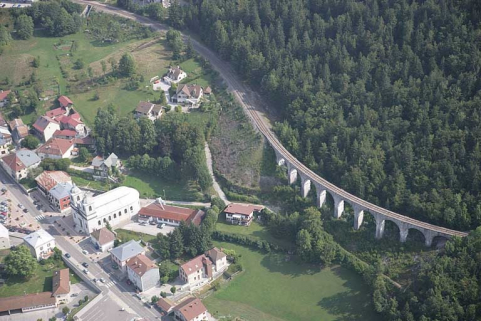 Vue aérienne, depuis le sud-ouest. © Région Bourgogne-Franche-Comté, Inventaire du patrimoine