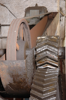 Détail des éléments de transmission. © Région Bourgogne-Franche-Comté, Inventaire du patrimoine Détail des éléments de transmission. © Région Bourgogne-Franche-Comté, Inventaire du patrimoine