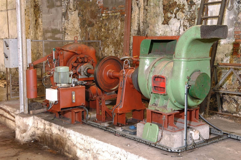 Atelier dit des Balanciers. Turbine et son alternateur. © Région Bourgogne-Franche-Comté, Inventaire du patrimoine Atelier dit des Balanciers. Turbine et son alternateur. © Région Bourgogne-Franche-Comté, Inventaire du patrimoine
