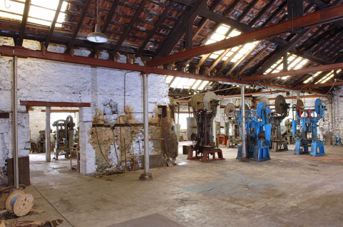 Vue d'ensemble de l'atelier dit des Balanciers depuis l'est. © Région Bourgogne-Franche-Comté, Inventaire du patrimoine Vue d'ensemble de l'atelier dit des Balanciers depuis l'est. © Région Bourgogne-Franche-Comté, Inventaire du patrimoine