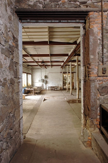 L'atelier de polissage depuis la forge du Haut. © Région Bourgogne-Franche-Comté, Inventaire du patrimoine L'atelier de polissage depuis la forge du Haut. © Région Bourgogne-Franche-Comté, Inventaire du patrimoine
