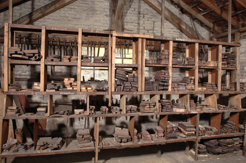 Local de stockage des gabarits et modèles. © Région Bourgogne-Franche-Comté, Inventaire du patrimoine Local de stockage des gabarits et modèles. © Région Bourgogne-Franche-Comté, Inventaire du patrimoine