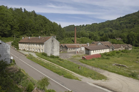Vue d'ensemble depuis l'ouest. © Région Bourgogne-Franche-Comté, Inventaire du patrimoine Vue d'ensemble depuis l'ouest. © Région Bourgogne-Franche-Comté, Inventaire du patrimoine
