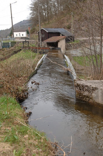 Le canal d'amenée du bassin de retenue enjambant le Breuchin. © Région Bourgogne-Franche-Comté, Inventaire du patrimoine Le canal d'amenée du bassin de retenue enjambant le Breuchin. © Région Bourgogne-Franche-Comté, Inventaire du patrimoine