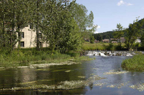 Le moulin et son barrage depuis le sud. © Région Bourgogne-Franche-Comté, Inventaire du patrimoine