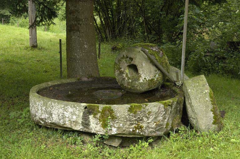 Meules à huile (ribe). © Région Bourgogne-Franche-Comté, Inventaire du patrimoine