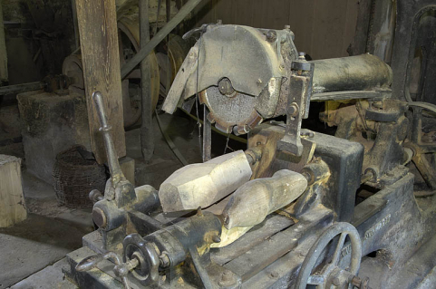 Rez-de-chaussée. Tour à reproduire Bonneau & Schwartz et Cie. © Région Bourgogne-Franche-Comté, Inventaire du patrimoine