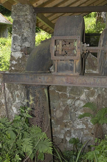 Turbine horizontale et sa conduite d'évacuation. © Région Bourgogne-Franche-Comté, Inventaire du patrimoine