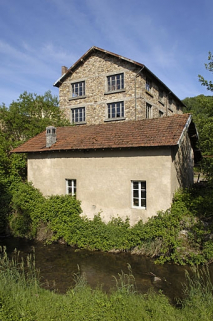 Extension de l'atelier de fabrication depuis la rive gauche du Raddon. © Région Bourgogne-Franche-Comté, Inventaire du patrimoine