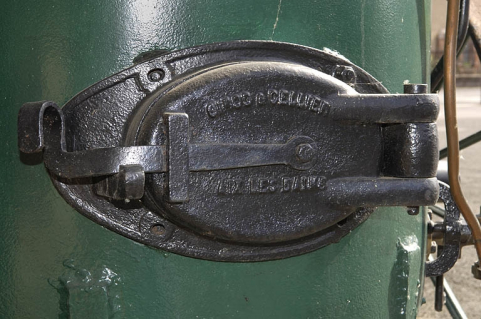 Alambic ambulant. Détail de la porte de la chaudière. © Région Bourgogne-Franche-Comté, Inventaire du patrimoine