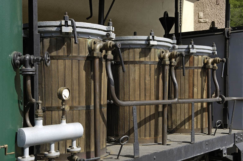 Récipients de l'alambic ambulant. © Région Bourgogne-Franche-Comté, Inventaire du patrimoine