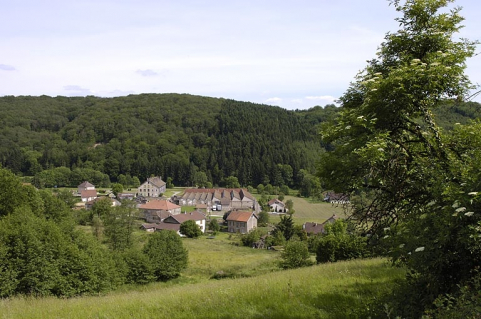 Vue générale plongeante depuis le nord-ouest. © Région Bourgogne-Franche-Comté, Inventaire du patrimoine