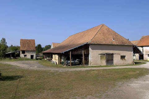 Vue depuis le sud-ouest de la cour. © Région Bourgogne-Franche-Comté, Inventaire du patrimoine