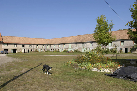 Logements ouvriers vus depuis le sud de la cour. © Région Bourgogne-Franche-Comté, Inventaire du patrimoine