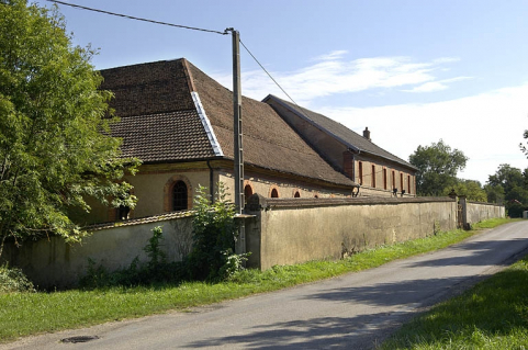 Vue d'ensemble depuis le nord. © Région Bourgogne-Franche-Comté, Inventaire du patrimoine Vue d'ensemble depuis le nord. © Région Bourgogne-Franche-Comté, Inventaire du patrimoine
