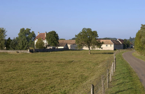 Vue d'ensemble depuis l'est. © Région Bourgogne-Franche-Comté, Inventaire du patrimoine