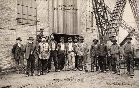 Ronchamp - Puits Arthur de Buyer. Mineurs sortant de la fosse. © Région Bourgogne-Franche-Comté, Inventaire du patrimoine Ronchamp - Puits Arthur de Buyer. Mineurs sortant de la fosse. © Région Bourgogne-Franche-Comté, Inventaire du patrimoine