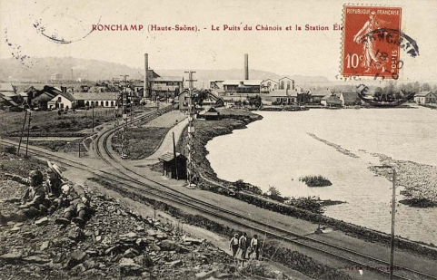 Ronchamp (Haute-Saône). Le puits du Chanois et la station électrique. © Région Bourgogne-Franche-Comté, Inventaire du patrimoine Ronchamp (Haute-Saône). Le puits du Chanois et la station électrique. © Région Bourgogne-Franche-Comté, Inventaire du patrimoine
