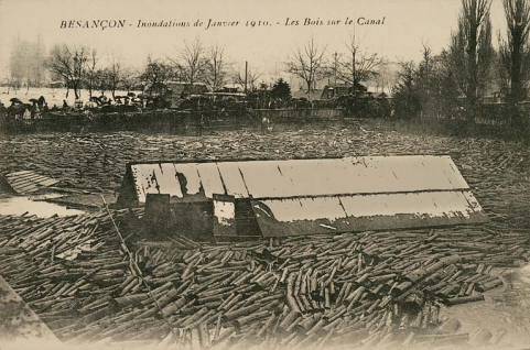 Besançon - Inondations de Janvier 1910. - Les Bois sur le Canal [en aval du moulin Saint-Paul]. © Région Bourgogne-Franche-Comté, Inventaire du patrimoine