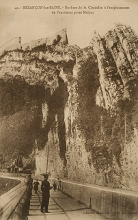 Besançon-les-Bains. - Rochers de la Citadelle à l'emplacement de l'ancienne porte Malpas, 1ère moitié 20e siècle. © Région Bourgogne-Franche-Comté, Inventaire du patrimoine Besançon-les-Bains. - Rochers de la Citadelle à l'emplacement de l'ancienne porte Malpas, 1ère moitié 20e siècle. © Région Bourgogne-Franche-Comté, Inventaire du patrimoine