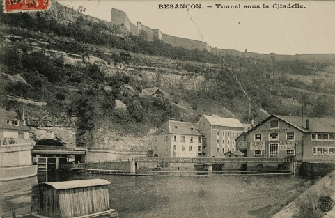 Besançon. - Tunnel sous la Citadelle [depuis l'île de la maison d'éclusier n° 51], décennie 1890 ou 1900. © Région Bourgogne-Franche-Comté, Inventaire du patrimoine