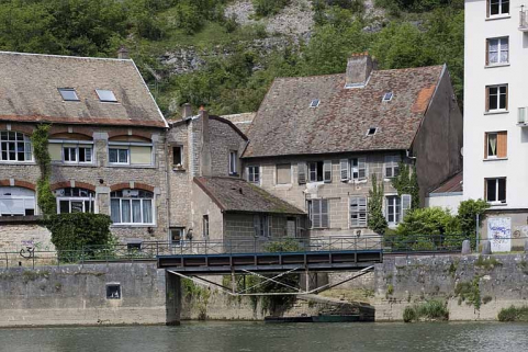 Pont de halage enjambant le canal de fuite gauche. © Région Bourgogne-Franche-Comté, Inventaire du patrimoine Pont de halage enjambant le canal de fuite gauche. © Région Bourgogne-Franche-Comté, Inventaire du patrimoine
