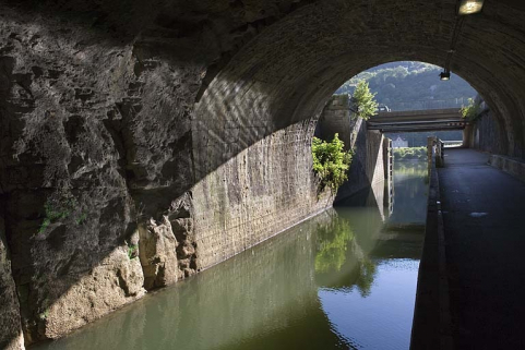 Vue d'ensemble depuis le tunnel. © Région Bourgogne-Franche-Comté, Inventaire du patrimoine Vue d'ensemble depuis le tunnel. © Région Bourgogne-Franche-Comté, Inventaire du patrimoine