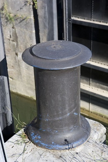 Bitte d'amarrage. © Région Bourgogne-Franche-Comté, Inventaire du patrimoine Bitte d'amarrage. © Région Bourgogne-Franche-Comté, Inventaire du patrimoine