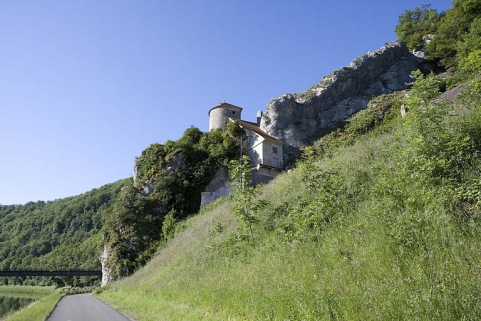 Chemin de halage et quai au niveau de la Porte Taillée. © Région Bourgogne-Franche-Comté, Inventaire du patrimoine Chemin de halage et quai au niveau de la Porte Taillée. © Région Bourgogne-Franche-Comté, Inventaire du patrimoine