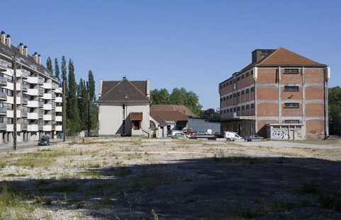 Entrepôt et bureau, depuis l'emplacement des entrepôts des particuliers démolis. © Région Bourgogne-Franche-Comté, Inventaire du patrimoine Entrepôt et bureau, depuis l'emplacement des entrepôts des particuliers démolis. © Région Bourgogne-Franche-Comté, Inventaire du patrimoine