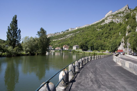 Le Doubs et l'évitement de la porte Malpas. © Région Bourgogne-Franche-Comté, Inventaire du patrimoine Le Doubs et l'évitement de la porte Malpas. © Région Bourgogne-Franche-Comté, Inventaire du patrimoine