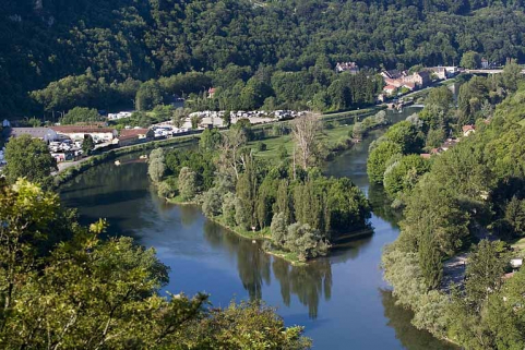 Ports de Casamène (disparus) : vue d'ensemble plongeante sur la vallée du Doubs. © Région Bourgogne-Franche-Comté, Inventaire du patrimoine Ports de Casamène (disparus) : vue d'ensemble plongeante sur la vallée du Doubs. © Région Bourgogne-Franche-Comté, Inventaire du patrimoine