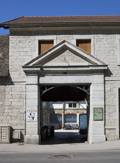 Porte cochère. © Région Bourgogne-Franche-Comté, Inventaire du patrimoine Porte cochère. © Région Bourgogne-Franche-Comté, Inventaire du patrimoine