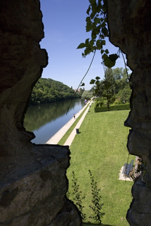 Chemin de halage vu vers l'amont, depuis la guérite double de Chamars. © Région Bourgogne-Franche-Comté, Inventaire du patrimoine Chemin de halage vu vers l'amont, depuis la guérite double de Chamars. © Région Bourgogne-Franche-Comté, Inventaire du patrimoine