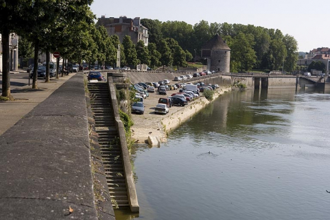 Le port, depuis l'aval. © Région Bourgogne-Franche-Comté, Inventaire du patrimoine Le port, depuis l'aval. © Région Bourgogne-Franche-Comté, Inventaire du patrimoine