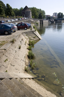 Escaliers d'accès au Doubs. © Région Bourgogne-Franche-Comté, Inventaire du patrimoine Escaliers d'accès au Doubs. © Région Bourgogne-Franche-Comté, Inventaire du patrimoine