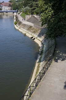 Quai bordant le Doubs rive droite, entre le pont de la République et le pont Denfert-Rochereau. © Région Bourgogne-Franche-Comté, Inventaire du patrimoine Quai bordant le Doubs rive droite, entre le pont de la République et le pont Denfert-Rochereau. © Région Bourgogne-Franche-Comté, Inventaire du patrimoine