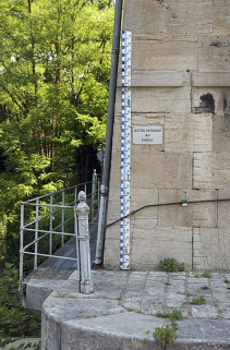 Echelle limnimétrique (ou hydrométrique). © Région Bourgogne-Franche-Comté, Inventaire du patrimoine Echelle limnimétrique (ou hydrométrique). © Région Bourgogne-Franche-Comté, Inventaire du patrimoine