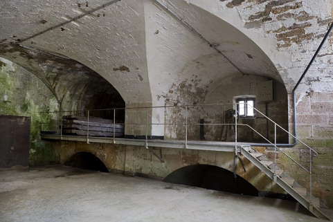 Intérieur de la casemate amont : coursiers voûtés. © Région Bourgogne-Franche-Comté, Inventaire du patrimoine Intérieur de la casemate amont : coursiers voûtés. © Région Bourgogne-Franche-Comté, Inventaire du patrimoine