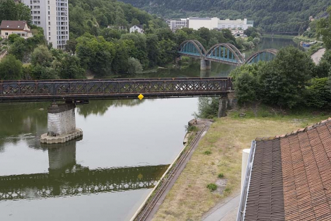 Vue d'ensemble du Doubs vers l'amont, depuis le toit de l'entrepôt du Port fluvial. © Région Bourgogne-Franche-Comté, Inventaire du patrimoine Vue d'ensemble du Doubs vers l'amont, depuis le toit de l'entrepôt du Port fluvial. © Région Bourgogne-Franche-Comté, Inventaire du patrimoine