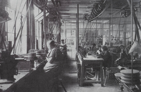 Geismar. - Un des ateliers de fabrication de l'ébauche, 1933. © Région Bourgogne-Franche-Comté, Inventaire du patrimoine Geismar. - Un des ateliers de fabrication de l'ébauche, 1933. © Région Bourgogne-Franche-Comté, Inventaire du patrimoine