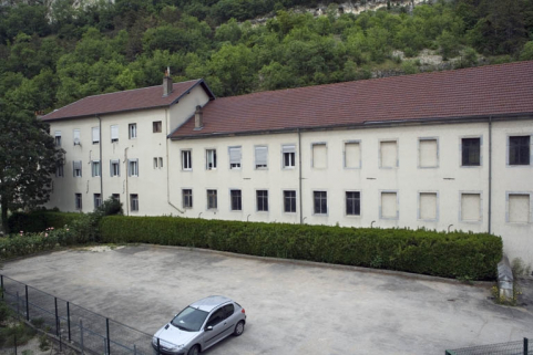 Façade postérieure du bâtiment d'eau et de l'ancien moulin, de trois quarts droite. © Région Bourgogne-Franche-Comté, Inventaire du patrimoine Façade postérieure du bâtiment d'eau et de l'ancien moulin, de trois quarts droite. © Région Bourgogne-Franche-Comté, Inventaire du patrimoine