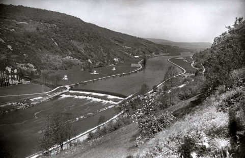 [Vue d'ensemble plongeante sur le site de la Malate, depuis l'aval], 1ère moitié 20e siècle. © Région Bourgogne-Franche-Comté, Inventaire du patrimoine
