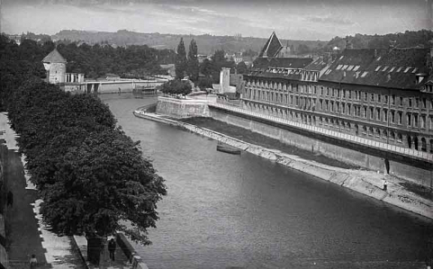 [Le chemin de halage au pied du quai Vauban, en amont du pont Battant], 1ère moitié 20e siècle. © Région Bourgogne-Franche-Comté, Inventaire du patrimoine